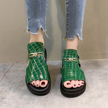 2023 Летни нови дамски сандали с голям размер Модни дебели подметки с метална катарама Ежедневни плажни сандали Обувки за жени Сандалии