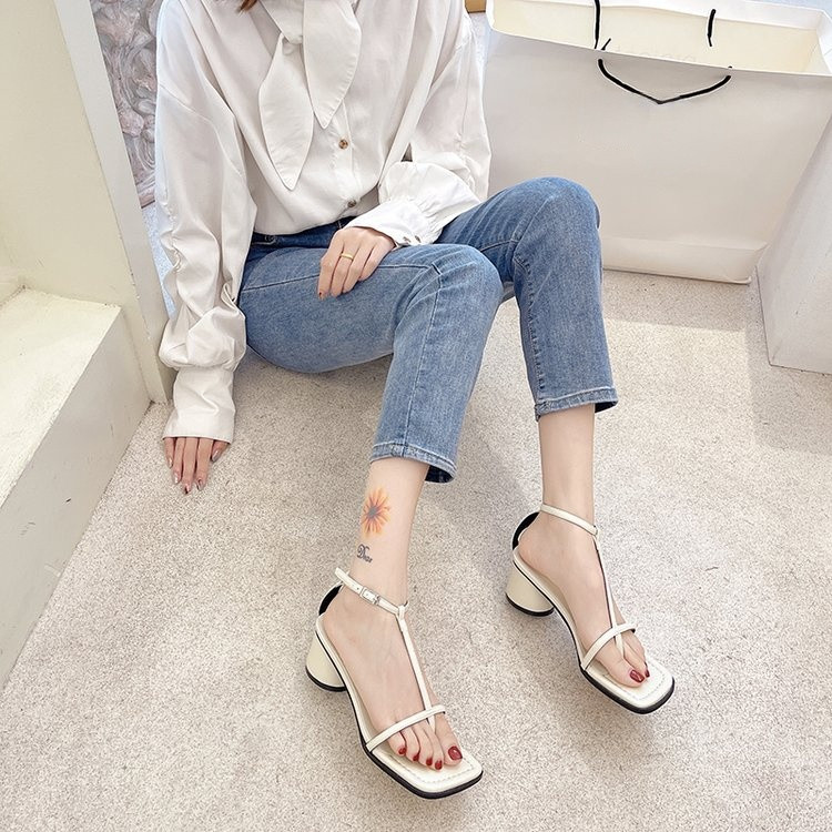 2022 Újdonság Női Szandálok Divat Édes csatos nyári cipők Nagy méretű rózsaszín hétköznapi cipők Egyszerű cipők Női