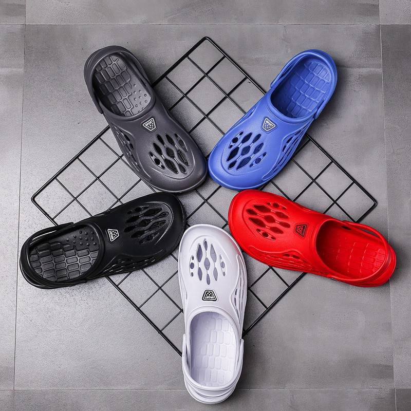 Férfi szandálok nyári új férfi sportpapucsok kültéri csúszásmentes légáteresztő lyukas cipők divatos könnyű strand alkalmi cipők nagy