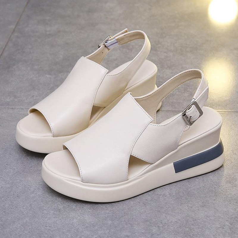 2023-as nyári, vastag alsó, divatos könnyű, lejtős sarkú női szandál, kényelmes hátul üres pattintható szandál nagy méretű szandál