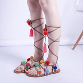 2022 Hot Bohemian Style Sky Blue Pom Pom Flat σανδάλια με κορδόνια με φόρεμα παραλίας Παπούτσια με γλυκά μικτά χρώματα με φούντες σαγιονάρες