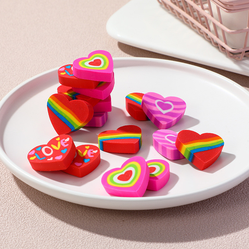 4db színes szív radír Új termék Kreatív Általános Iskola Diákok Ajándék Díjak Aranyos rajzfilm tanulási írószer kellékek