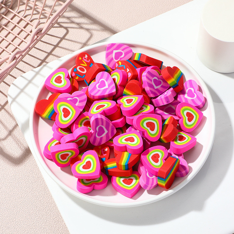 4db színes szív radír Új termék Kreatív Általános Iskola Diákok Ajándék Díjak Aranyos rajzfilm tanulási írószer kellékek