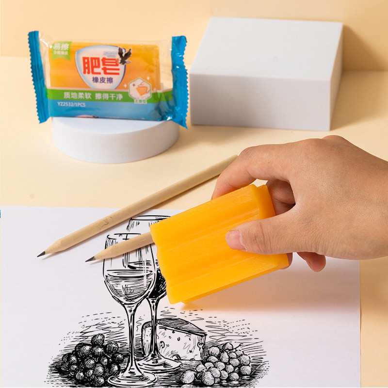 Kreatív 4 stílusú mini rajzfilm szappan radírok Puha, tartós ceruza radírok gyerekeknek, iskolásoknak, vicces papírjavító kellékek