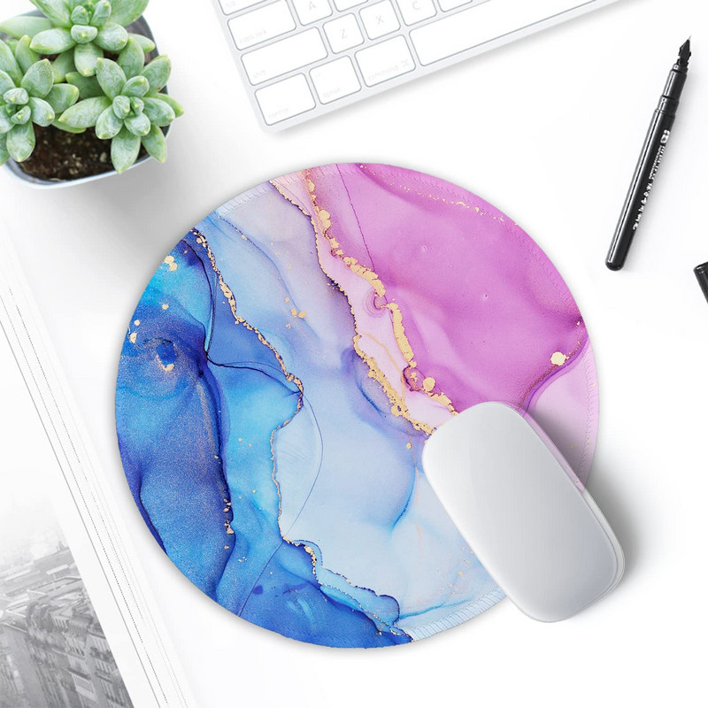 Подложка за мишка със зашити ръбове Подложка за мишка Водоустойчива неплъзгаща се гумена основа Кръгла подложка за мишка 7,9×7,9×0,12 инча, синьо лилаво мраморно изкуство