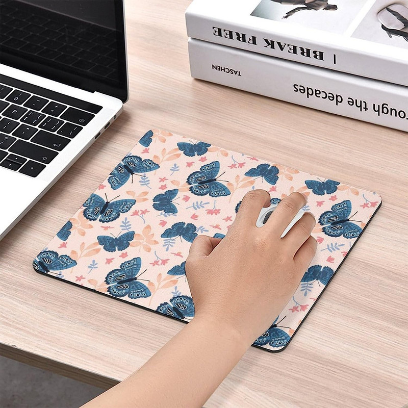 Подложка за мишка със синя пеперуда Неплъзгаща се подложка за компютърна мишка Подложка за мишка с гумена основа за офис домашен лаптоп Компютърни игри 20 * 25 см