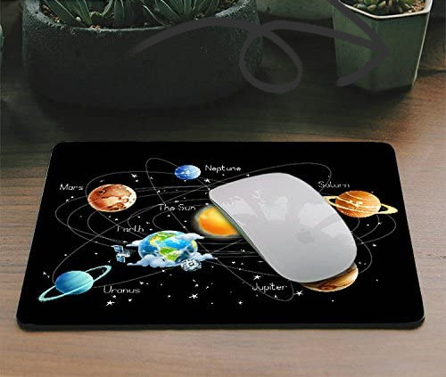 Saulės sistemos planetos Žvaigždės ir Paukščių Tako galaktika Kosminė pelės kilimėlis su saule Merkurijus Venera Žemė Marsas Jupiteris Saturnas Uranas