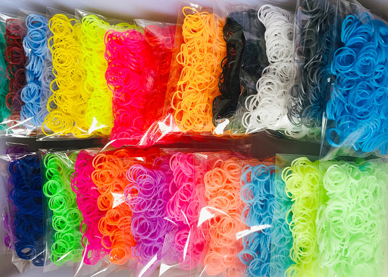 2022 Νέα 600PCS Έγχρωμα λαστιχένια λάστιχα DIY Εργαλείο ύφανσης Αξεσουάρ βραχιόλι σιλικόνης ελαστικό Παιδικά παιχνίδια για παιδιά κορίτσια Δώρο