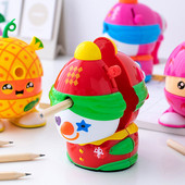 1 БР. Творчески карикатури Сладка острилка за моливи във формата на клоун Канцеларски материали Ученическа забавна ръчна колянова острилка за моливи Детски подаръци Офис