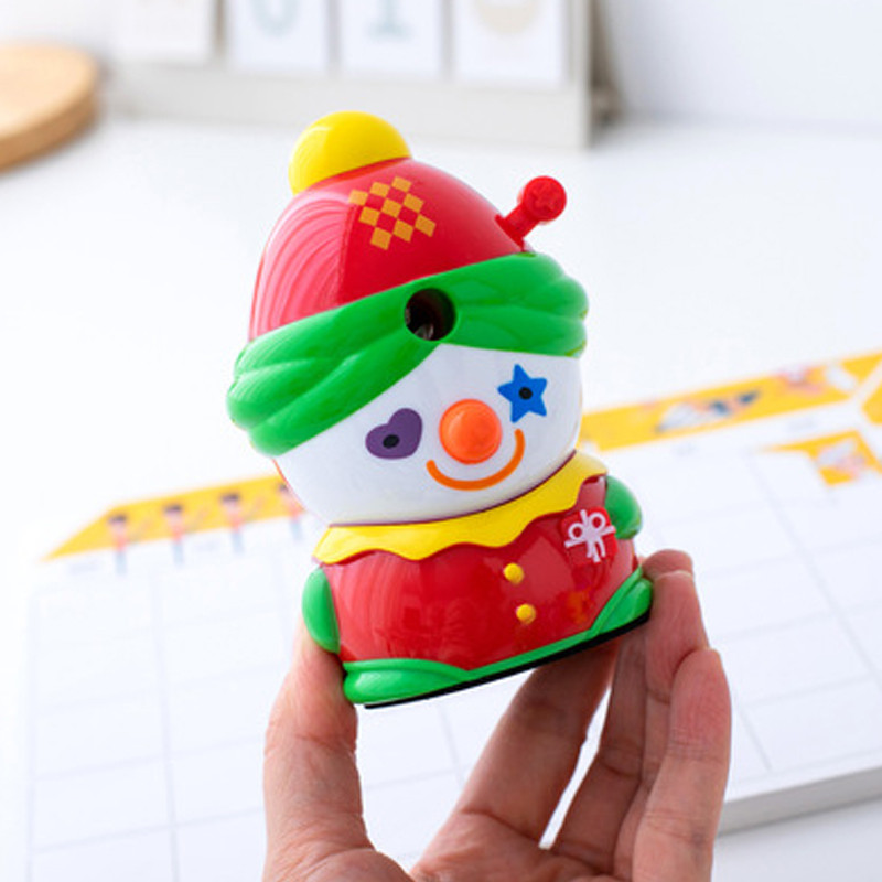 1 БР. Творчески карикатури Сладка острилка за моливи във формата на клоун Канцеларски материали Ученическа забавна ръчна колянова острилка за моливи Детски подаръци Офис