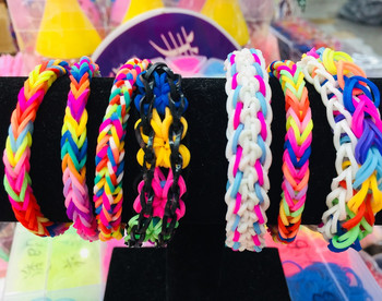 2023 200Pcs Candy Loom Rubber Bands Гривна за деца Гумени ленти за коса Направете тъкани цветни колиета Направи си сам играчки Коледни подаръци