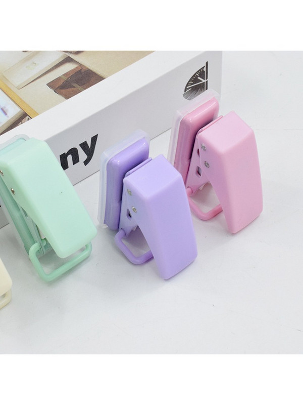 1 vnt. Vieno žiedo mini skylių perforatorius 1 skylutė mielas popieriaus perforatorius Nešiojamas apvalus perforatorius Biuro mokyklinio įrišimo reikmenys Kanceliarinės prekės