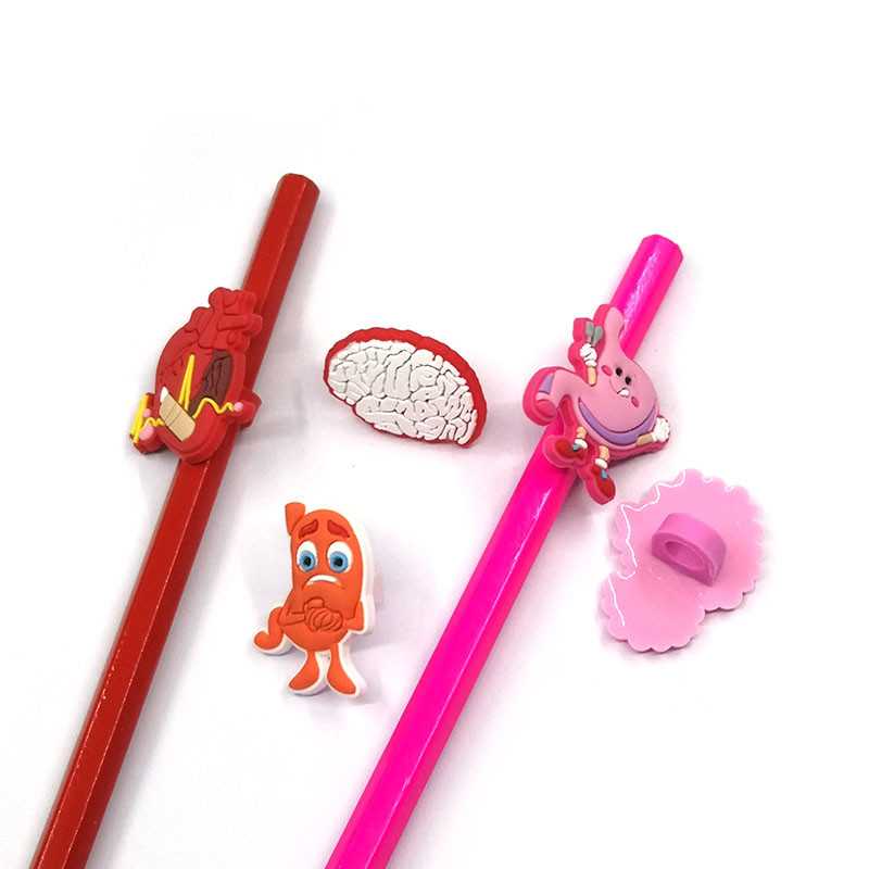 1 vnt. medicinos reikmenų šiaudeliai, PVC pieštuko dangtelis, stetoskopas, širdis, smegenys, gimda, rašiklio dangtelis studentams, slaugytojų biuro raštinės reikmenys