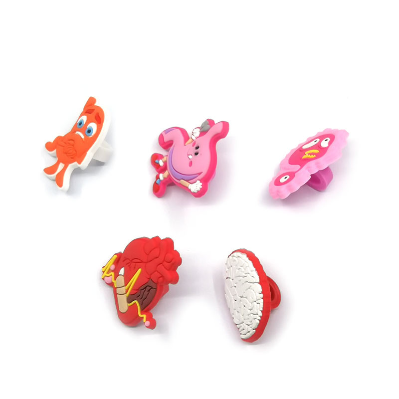 1 vnt. medicinos reikmenų šiaudeliai, PVC pieštuko dangtelis, stetoskopas, širdis, smegenys, gimda, rašiklio dangtelis studentams, slaugytojų biuro raštinės reikmenys