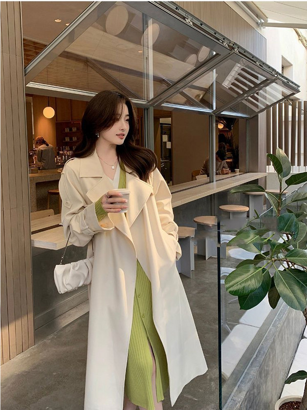 Тренчкот за жени 2023 Ветровка Пролет и есен Висококачествено драпиране Средно дълго едноцветно темпераментно прилепнало палто