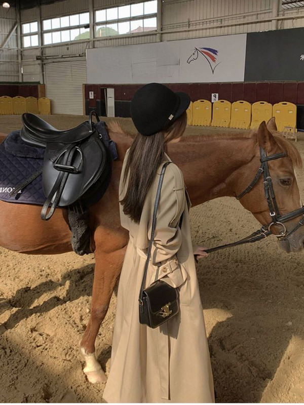 Тренчкот за жени 2023 Ветровка Пролет и есен Висококачествено драпиране Средно дълго едноцветно темпераментно прилепнало палто