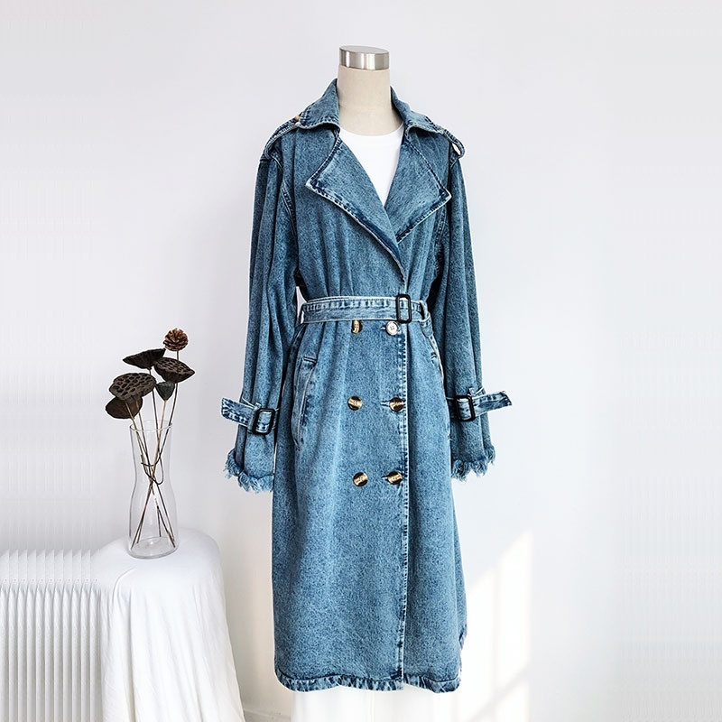 Kevadsügisene keskmise pikkusega teksariidest trenšmantel vööga kulunud jämedalt pikkade varrukatega, vaba vabaaja naiste sinine kauboi tuulejope