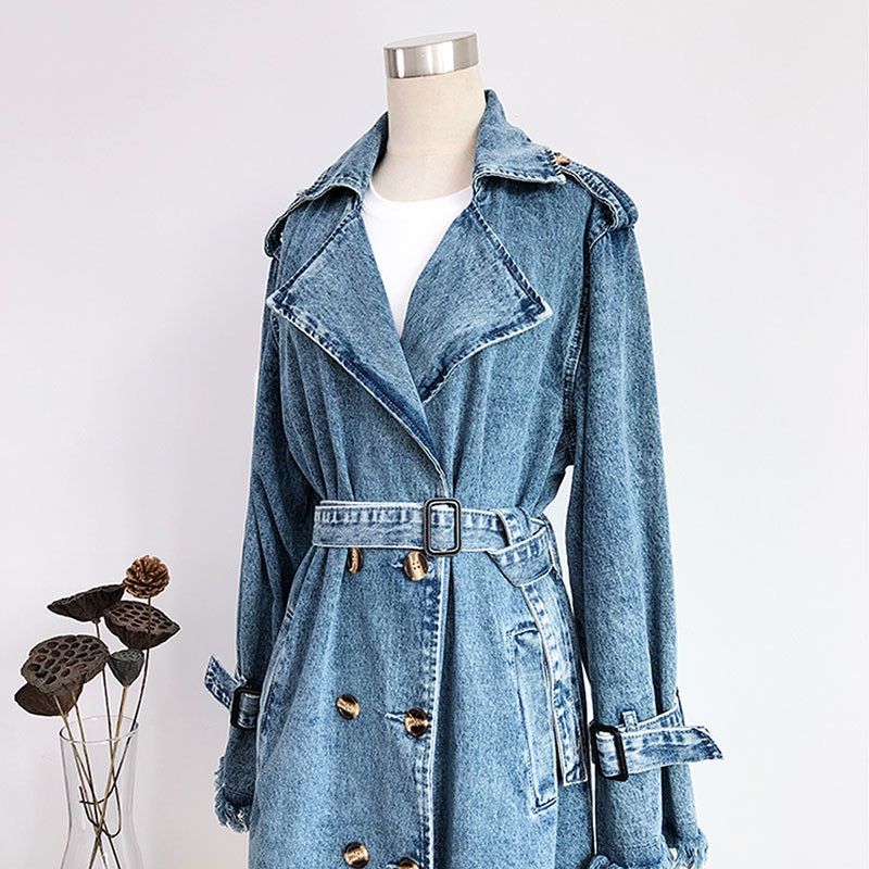 Kevadsügisene keskmise pikkusega teksariidest trenšmantel vööga kulunud jämedalt pikkade varrukatega, vaba vabaaja naiste sinine kauboi tuulejope