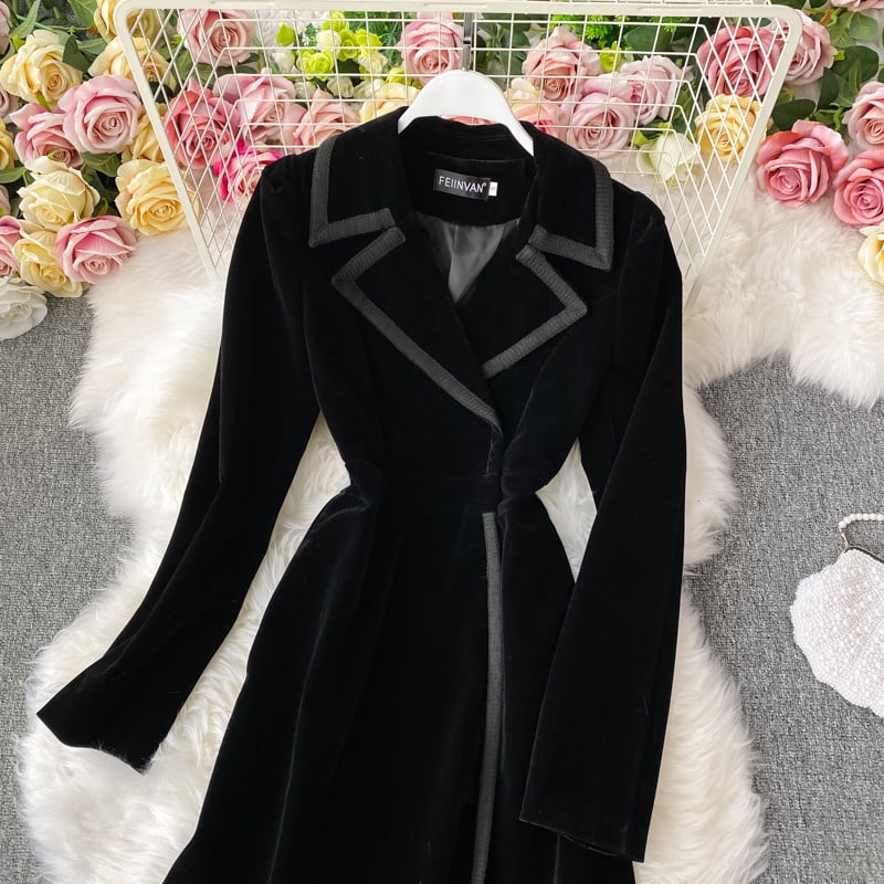 Moteriškas paltas žiemos kilimo ir tūpimo tako dizainerio vintažinis dantytas apykaklės įvyniojimas juodas aksomas Maxi vėjo striukė šiltas ilgas paltas viršutiniai drabužiai