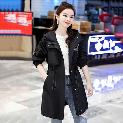 Kevadine uus voodermantel naiste korea vaba õhukese tikitud kirjaga tuulepluus Välisrõivad, vabaaja naiste pika kapuutsiga mantel