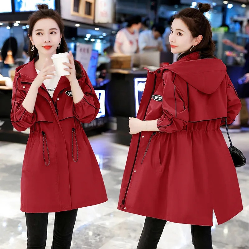 Kevadine uus voodermantel naiste korea vaba õhukese tikitud kirjaga tuulepluus Välisrõivad, vabaaja naiste pika kapuutsiga mantel