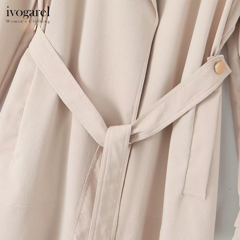 Ivogarel ženski elegantni bostonski opušteni trenč kaput pripijenog i opuštenog stila, zlatni gumbi, džepovi sa bočnim šavovima, samotkana kravata