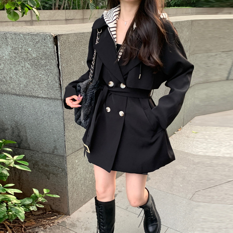 Versiunea coreeană 2023 de toamnă nouă, scurtă, de gamă largă, jachetă de vânt de mărime mare, haină falsă din două piese cu glugă pentru femei, de top, proaspăt șic