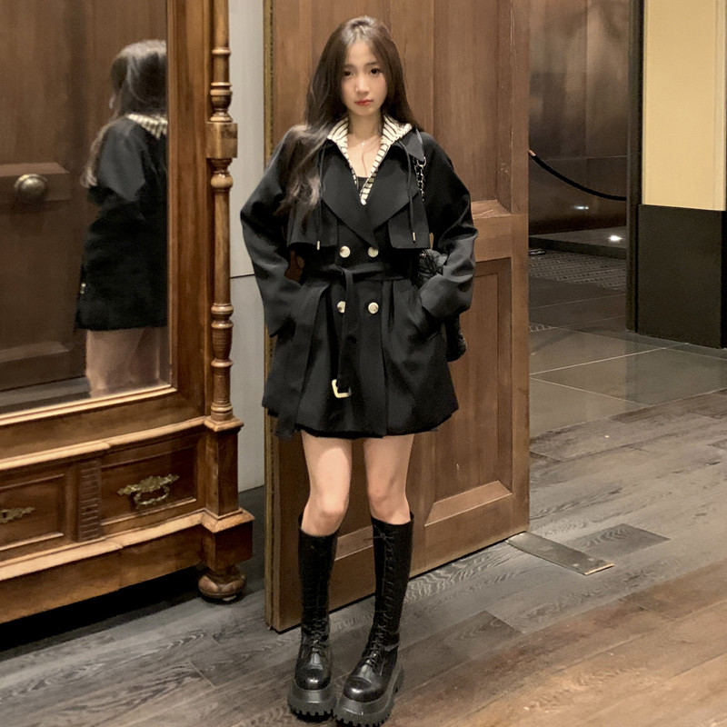 Versiunea coreeană 2023 de toamnă nouă, scurtă, de gamă largă, jachetă de vânt de mărime mare, haină falsă din două piese cu glugă pentru femei, de top, proaspăt șic