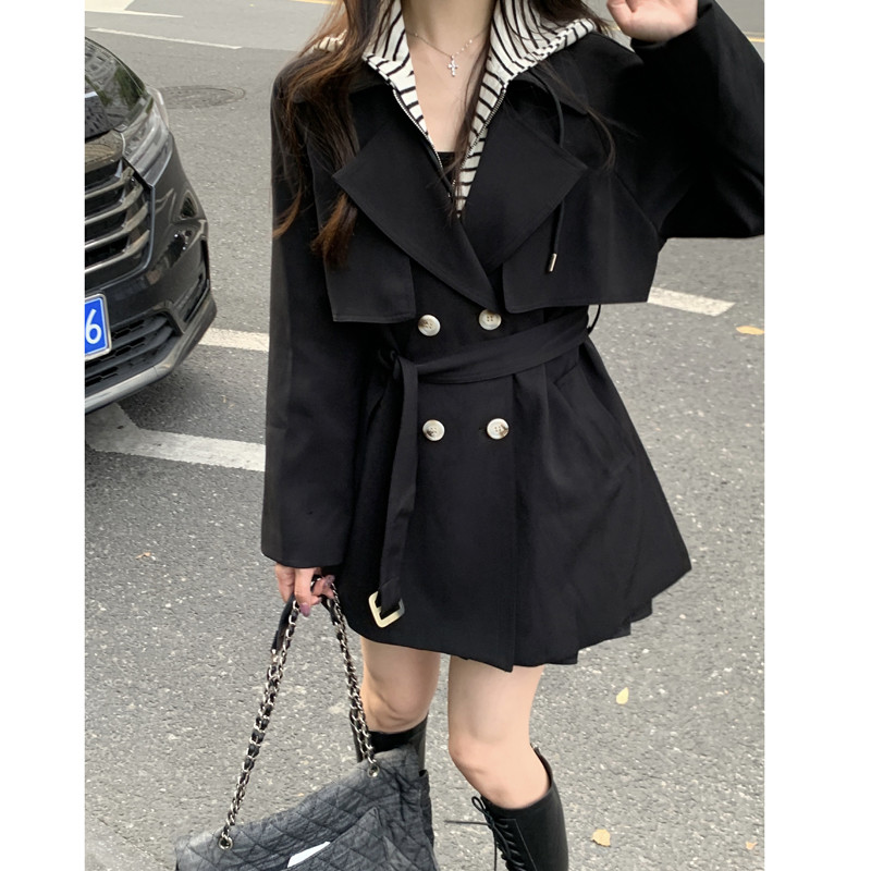 Versiunea coreeană 2023 de toamnă nouă, scurtă, de gamă largă, jachetă de vânt de mărime mare, haină falsă din două piese cu glugă pentru femei, de top, proaspăt șic