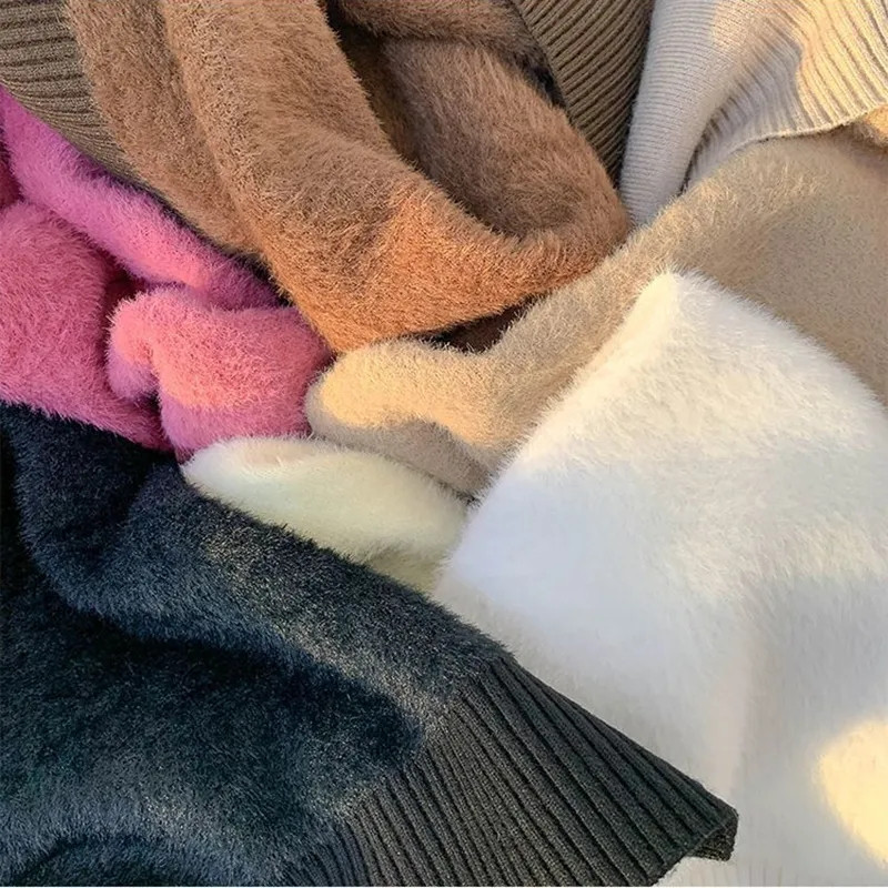 2023. Topli džemper s dolčevitom podstavljen od samta