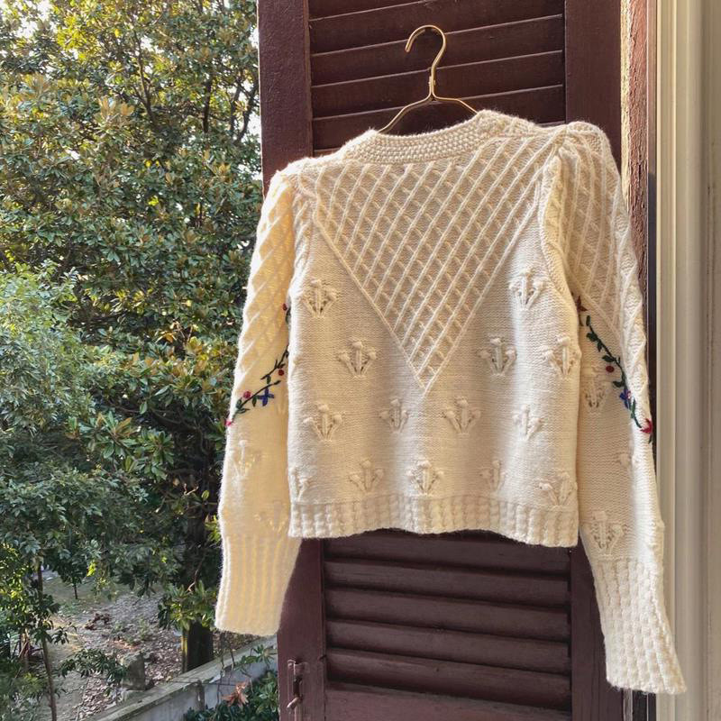 Novi kardigan s cvjetnim vezom, ženski korejski modni vintage pleteni džemper s V izrezom, kaput, žensko slatko pletivo, jesen zima 2023.