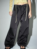 MESTTRAF seksi dizajn 2023 crne satenske padobranske hlače s bočnim džepovima Vintage Ženske hlače visokog elastičnog struka s uzicom