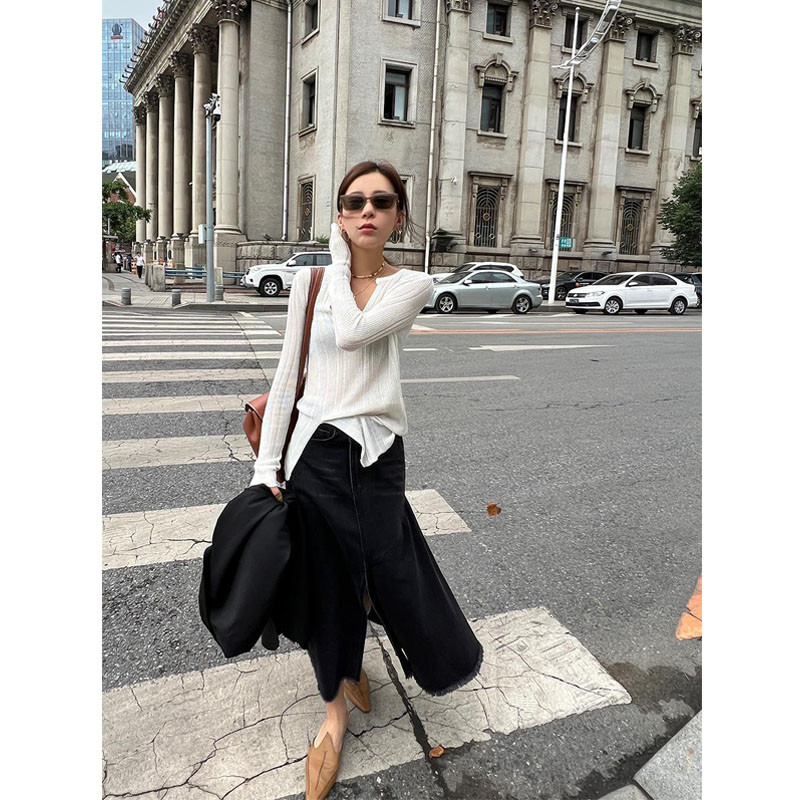 Deeptown Ženske veste Elegantni v-izrez Old Money Style Bijela pletenina Korejski modni džemperi dugih rukava Seksi crni ležerni šik