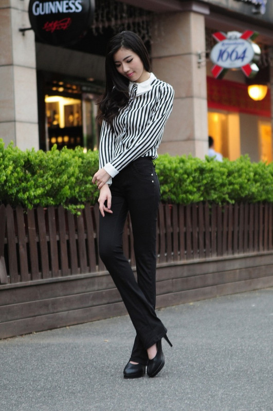 2023. aasta uued õhukesed kristalliseerunud värvilised naiste püksid, mille põhjaga väike, tõmblukk