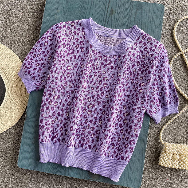 2023. aasta suvi, uus stiil Hongkongi stiilis retro šikk mood, lahtine metsik leopardimustriline pehme lühikeste varrukatega kampsun, lühike naiste top Tre