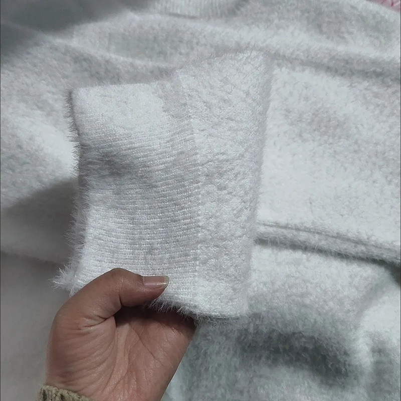 Jednostavni korejski pleteni džemper od baršuna od imitacije nerca s O-izrezom 2023., ležerni opušteni kardigan s mekim bisernim gumbima