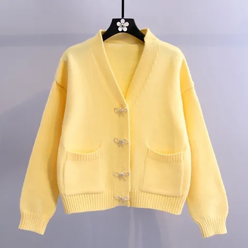 Φθινοπωρινό Χειμερινό μασίφ κομψά κουμπιά με στρας πεταλούδα Πλεκτό πουλόβερ ζακέτα Κορεάτικο πουλόβερ με λαιμόκοψη σε V με λαιμόκοψη Streetwear Υπερμεγέθη πουλόβερ