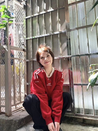 HOUZHOU Kpop Red Crewneck Φούτερ Γυναικεία Y2K Vintage Κορεάτικα γράμματα oversize ριγέ στάμπα Φούτερ Γυναικεία μπλουζάκια σε στυλ Harajuku