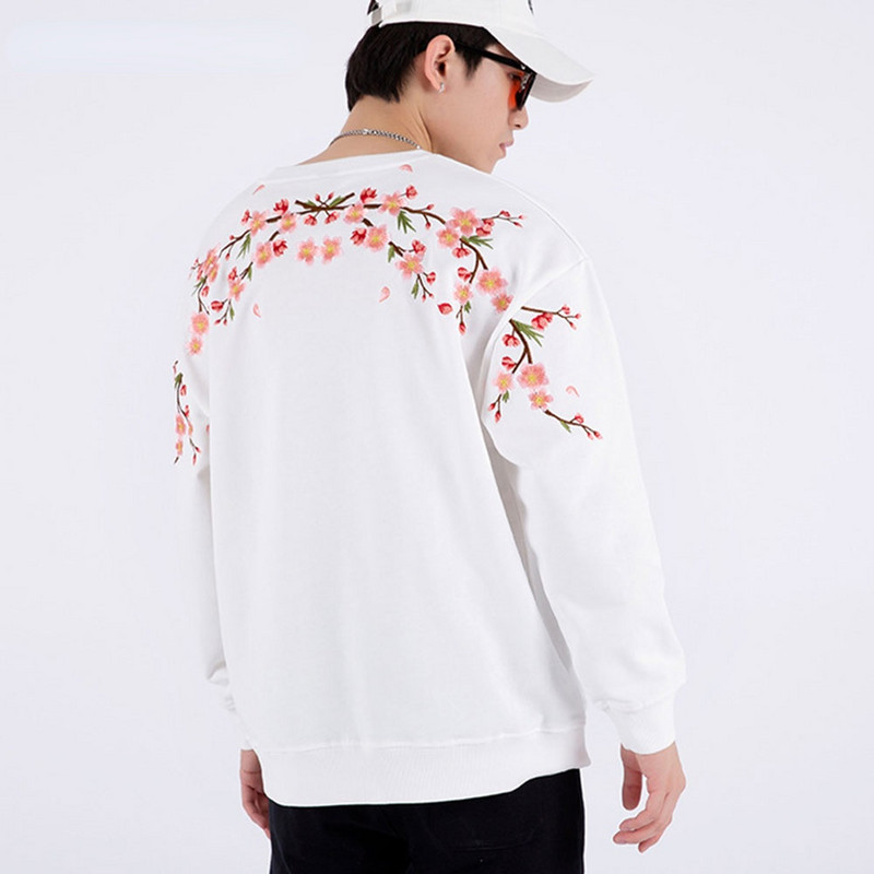 Sweatshirts s izvezenim cvjetanjem Harajuku Streetwear Muški puloveri s kapuljačom Crno-bijele široke ležerne sweatshirts za žene CS720