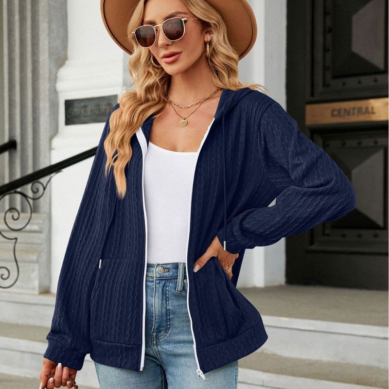 Naiste pikkade varrukatega kapuutsiga lukuga lahtised pluusid kevadeks, sügiseks