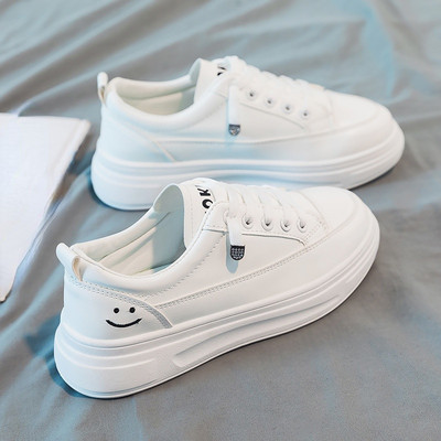 Kevadised tossud naeratavad naiste valged paksu tallaga kingad mood vabaaja tennisetreenerid suvised noored tüdrukud üliõpilasjalatsid