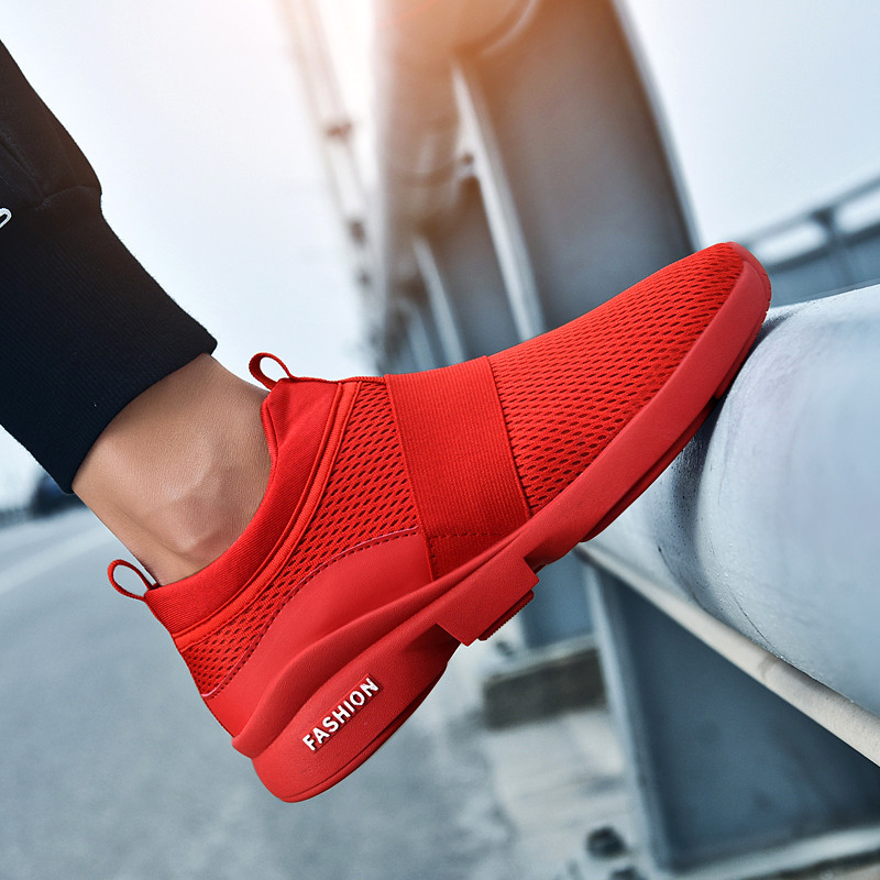 Meeste vabaaja tossud Naiste hingavast võrgust jooksujalatsid Paarisjalatsid Kerged suures suuruses tennise luksusbrändi kõnnitrenažöörid