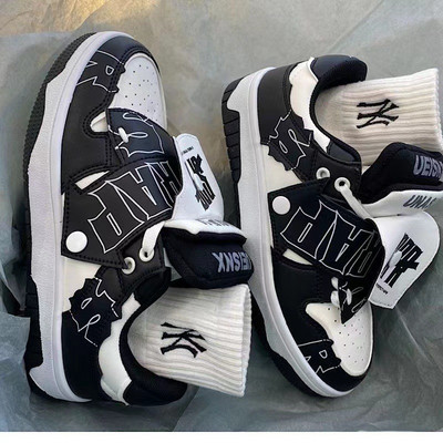 Férfi cipő új légáteresztő fűzős futócipő koreai változat sokoldalú alkalmi cipő kopásálló sportcipő deszkacipő