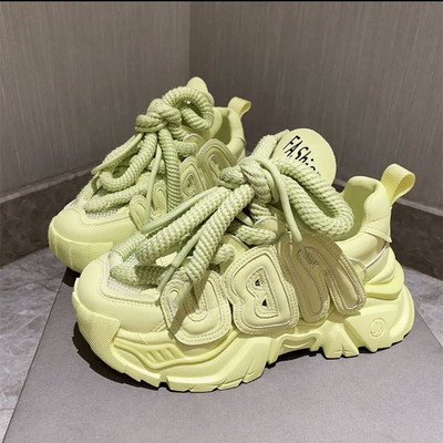 Rudeniniai stambūs sportiniai bateliai, platforma, kvėpuojantis storu padu, sportiniai batai moterims, suvarstomi madingi lauke vaikštantys moteriški laisvalaikio batai