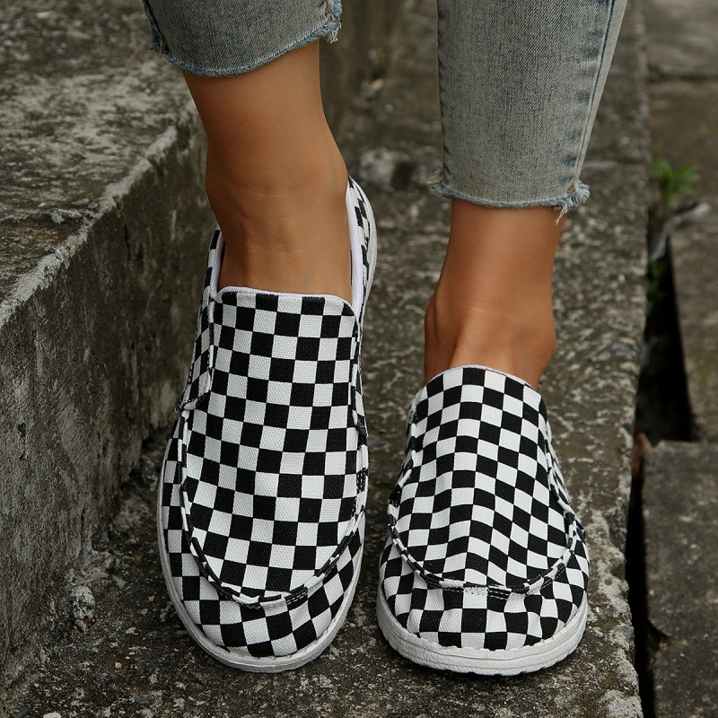 Uued naiste moodsad kabelauajalatsid Mugavad suures suuruses vabaajajalatsid Värvilised koljupea disainiga naiste spordijalatsid