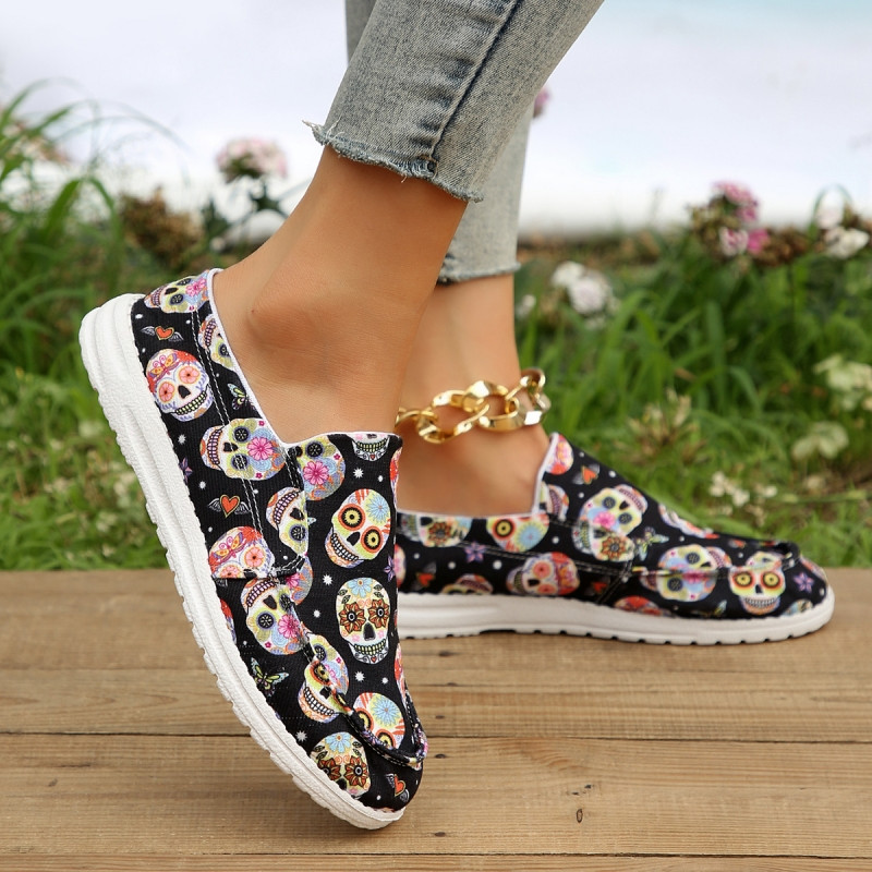 Uued naiste moodsad kabelauajalatsid Mugavad suures suuruses vabaajajalatsid Värvilised koljupea disainiga naiste spordijalatsid