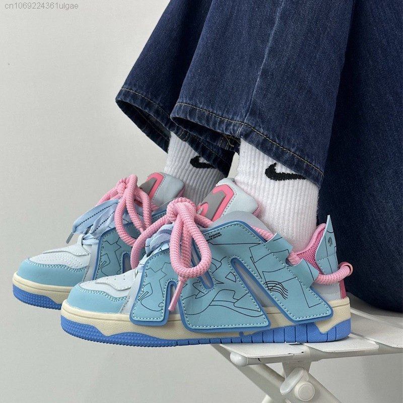 Amerikai Harajuku utcai stílusú pár tornacipő Y2k divatos, légáteresztő férfi platform cipők kroeai sokoldalú diák M betűs cipők