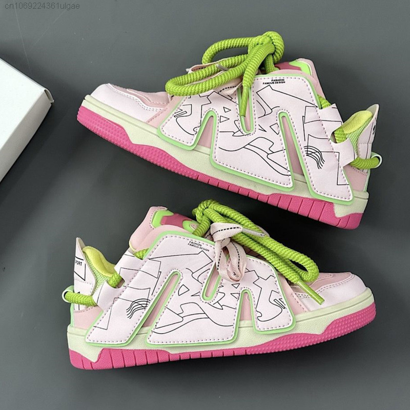 Amerikai Harajuku utcai stílusú pár tornacipő Y2k divatos, légáteresztő férfi platform cipők kroeai sokoldalú diák M betűs cipők