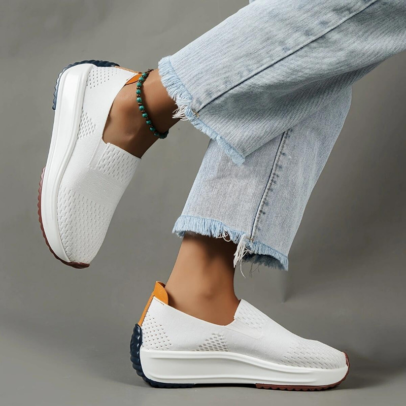 Naiste kingad 2023 Soojad ühevärvilised naiste vulkaniseeritud kingad Kevadmoodsad spordijalatsid Vabaaja Apple`i suured spordijalatsid