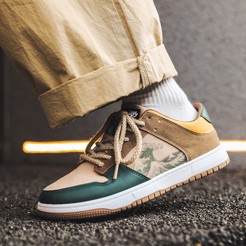 Trend muške tenisice s grafitima Cool muške vulkanizirane cipele Modna niska cipela s printom Ležerne sportske ravne cipele za skejtbording Više odgovara